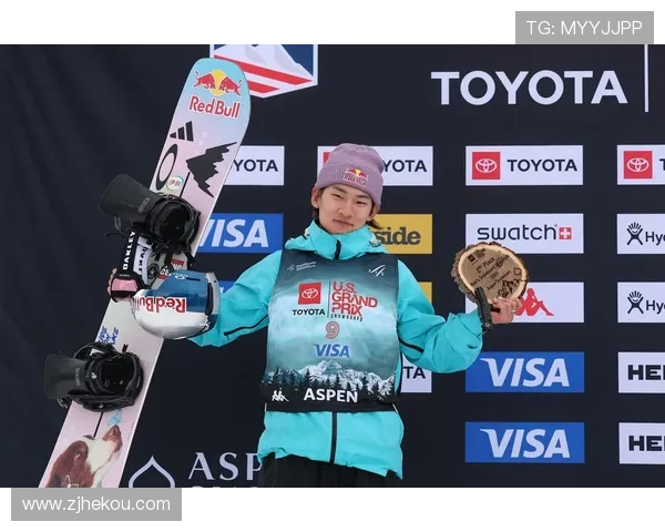 苏翊鸣为中国夺首金赛后怒吼与对手拥抱